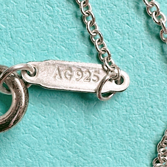 Tiffany & Co Elsa Peretti Small Alphabet Pendant in Sterling Silver letter T - Picture 9 of 11